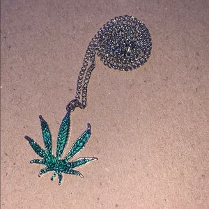 Pot/Hemp Leaf necklace